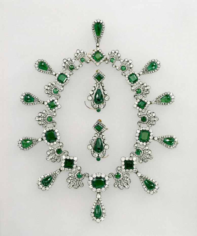 玛丽-路易丝皇后的祖母绿项链和耳环