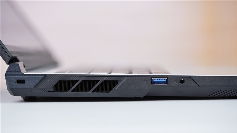 7999元的i9-13900HX + RTX 5070 Ti游戏本你会买吗!七彩虹隐星P16 Pro笔记本首发评测