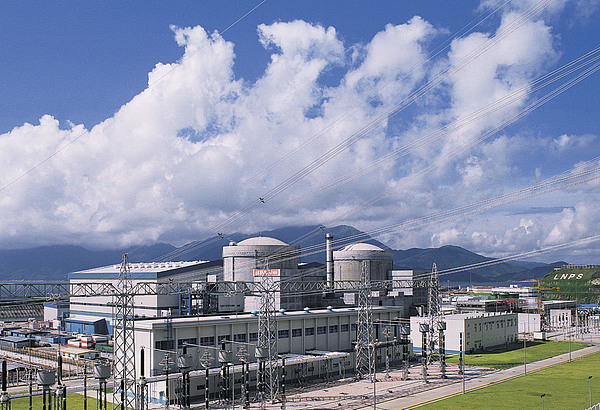 大亚湾核电站建设施工旧照与今貌