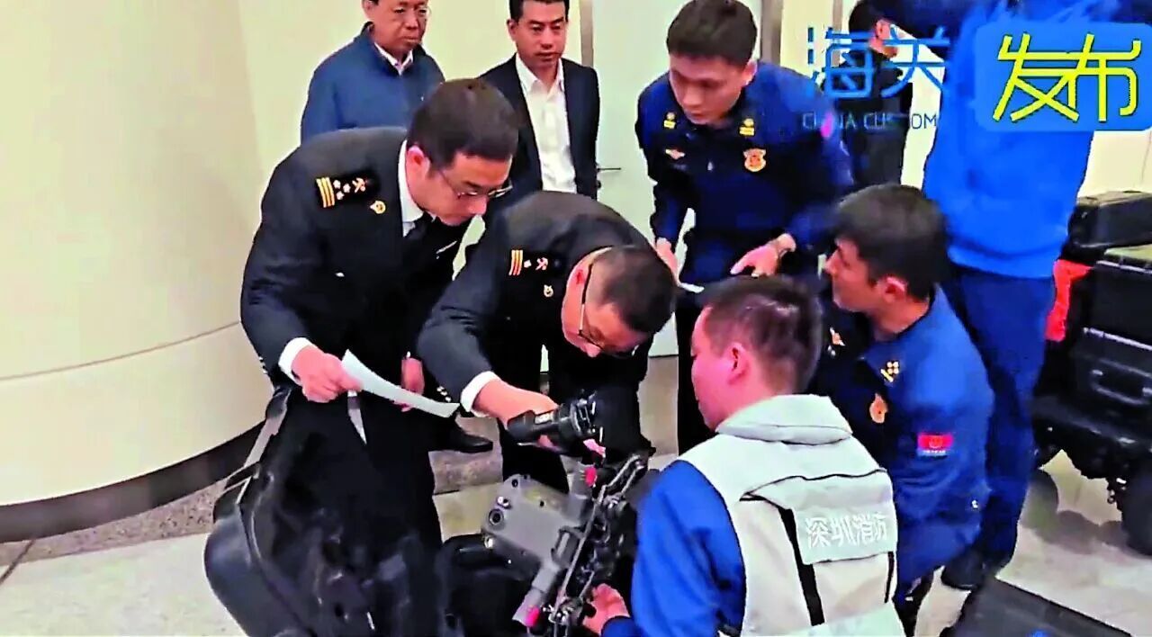 深圳海关快速验放救援无人机等援港物资。