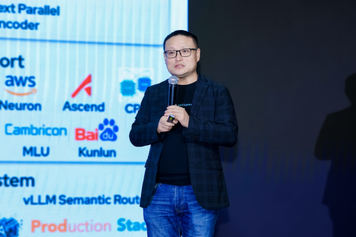 寅谱计算发布自研KLEENE智控技术,初代“桌面超算”Hilbert正式亮相