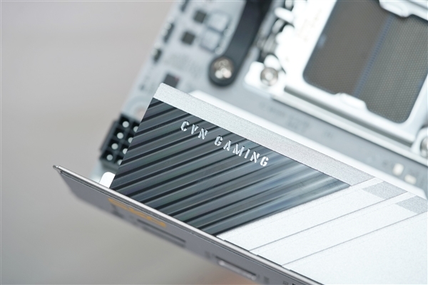 小巧迷你!七彩虹CVN B850I GAMING FROZEN V14主板图赏