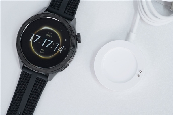 内置玄戒T1芯片!小米手表S4 eSIM 15周年纪念版图赏