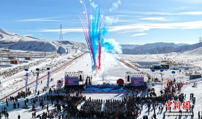 2025新疆热雪节——中国西极&middot;乌恰县第五届冰雪文化旅游季开幕式现场。乌恰县委宣传部供图