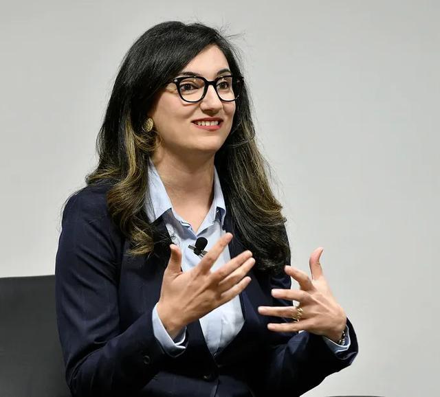 迪娜·伊斯凡迪亚莉