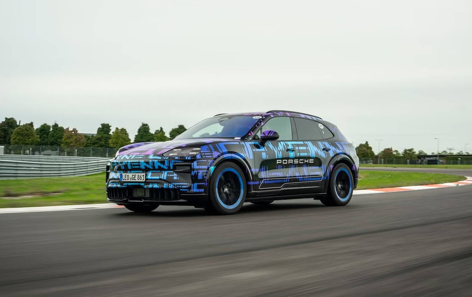 把卡宴乱搞一通的保时捷,给自己留好了后路