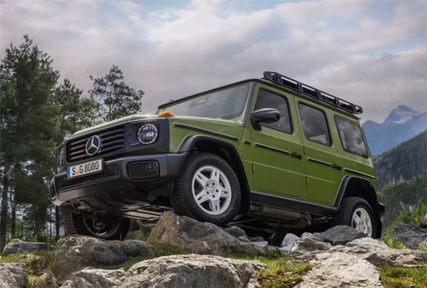 老款外观搭配新款内饰!奔驰发布“翻新版”大G致敬经典车型