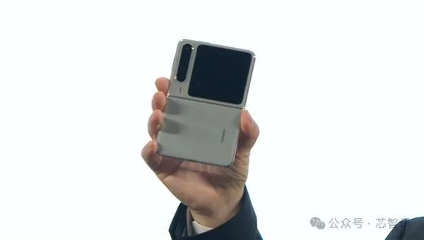 全球首款“阔折叠”新形态手机!华为Pura X正式发布:7499元起