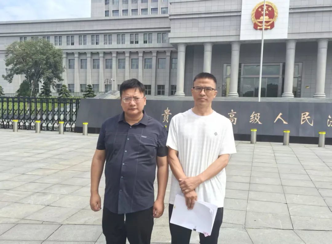 李玉前(右)和他的辩护律师周兆成(左)图片来源/受访者提供
