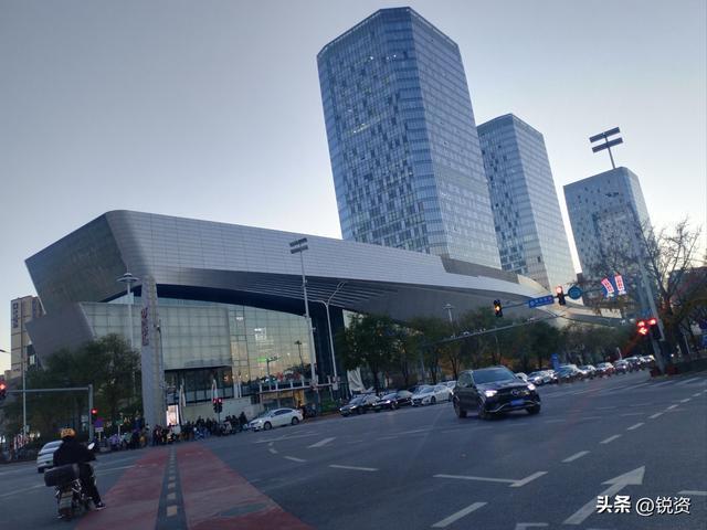 撤离核心商圈!新能源车企集体“大逃亡”,玩法彻底变了