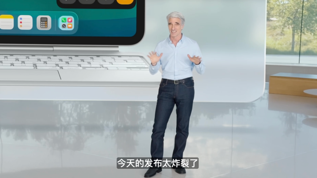 iPhone系统最激进更新来了!iOS 26变玻璃,苹果AI“明年再说”