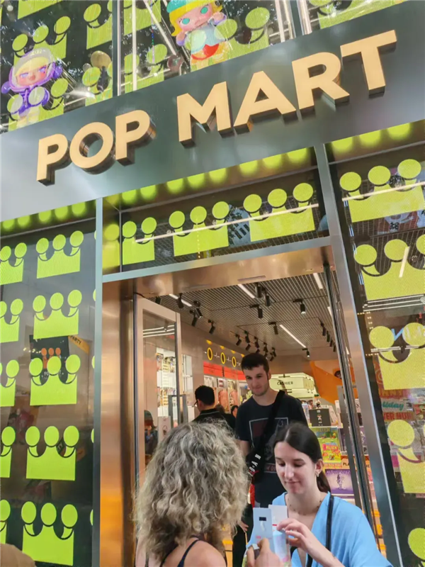 在美国人面前 爱马仕都没泡泡玛特香