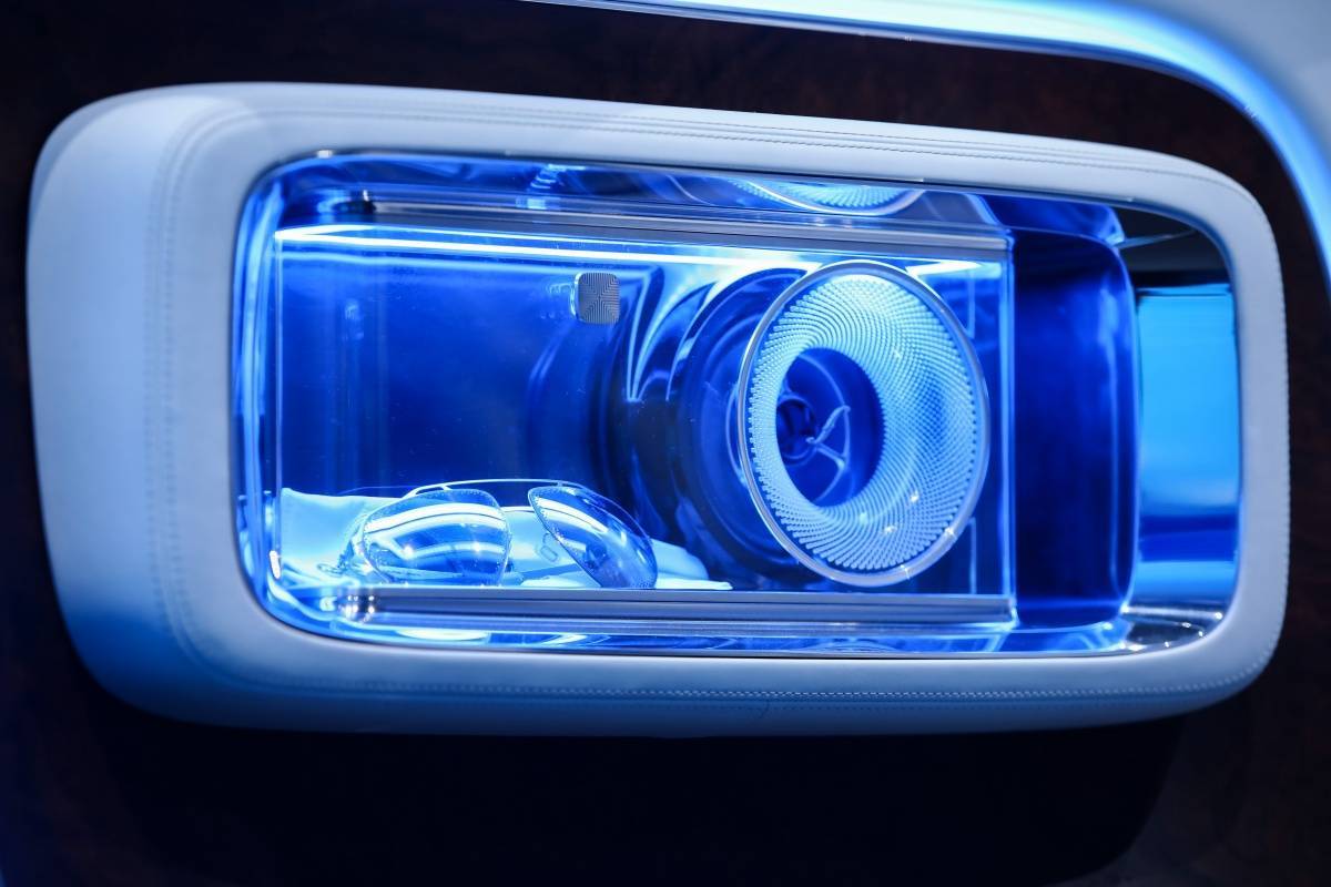 奔驰发布 MPV 概念车 VISION V,内饰科幻,前脸长了8 块腹肌