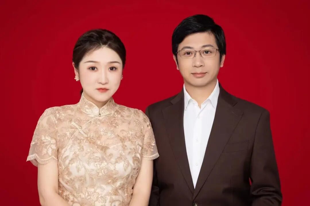 (杨太太与丈夫的合照)