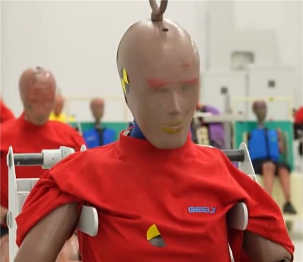 1个汽车碰撞假人“含金量”爆表：身价高达1200万