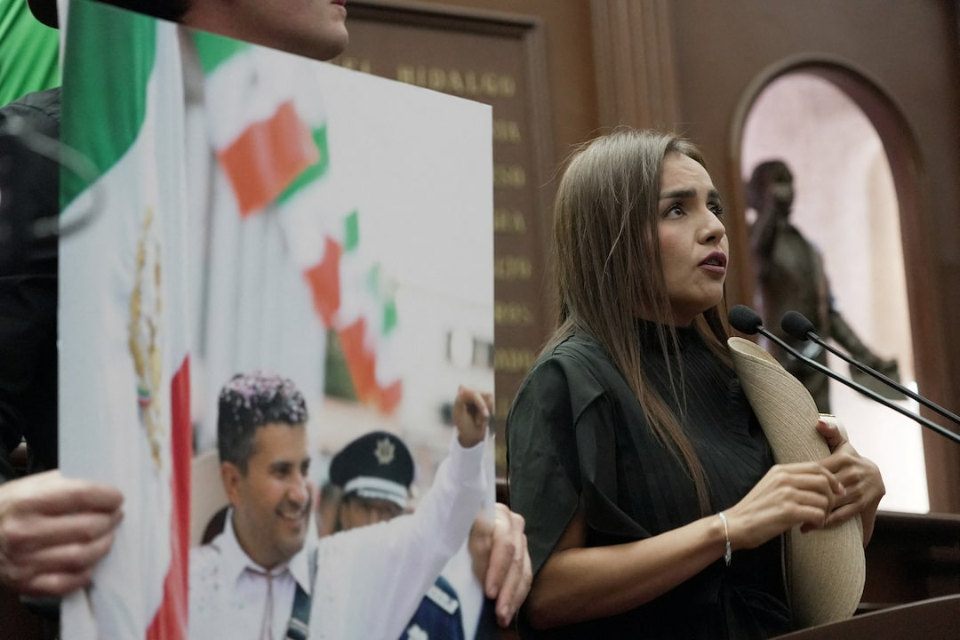 当地时间5日,基罗斯宣誓就任乌鲁阿潘市市长 图源:外媒报道配图