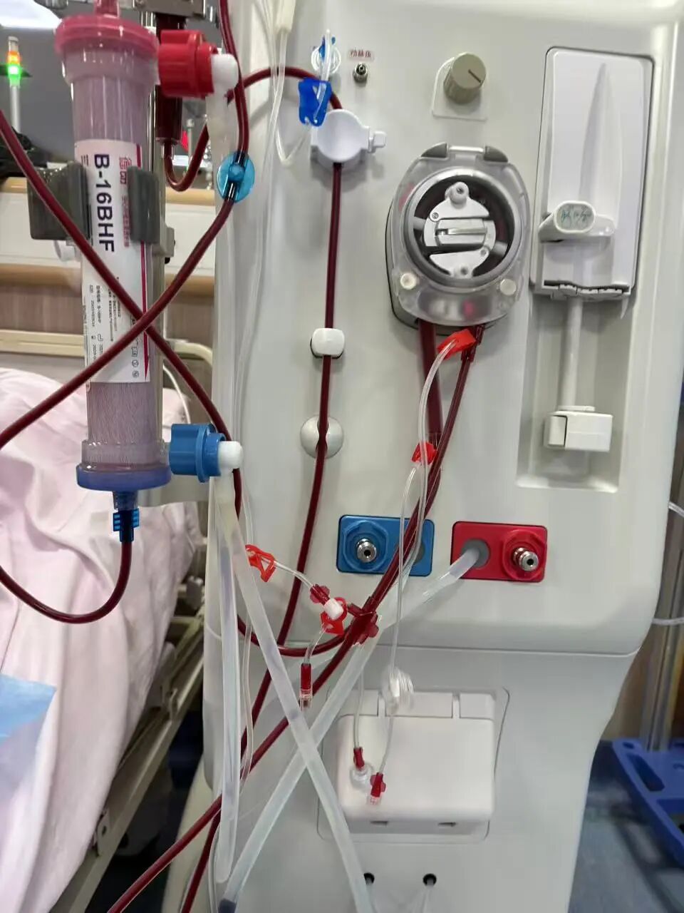 血液透析机器 / 南风窗记者 朱秋雨 摄