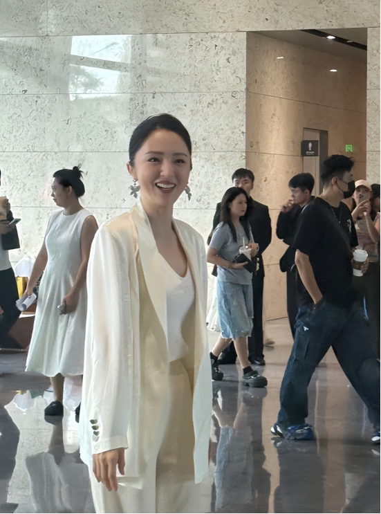 明星无滤镜大变样！蒋欣满脸褶、董璇一脸苦相、姜妍僵硬像假人