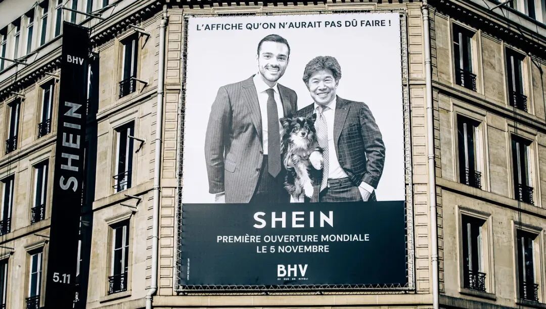 ·BHV百货大楼上挂出SHEIN的海报。(法新社)