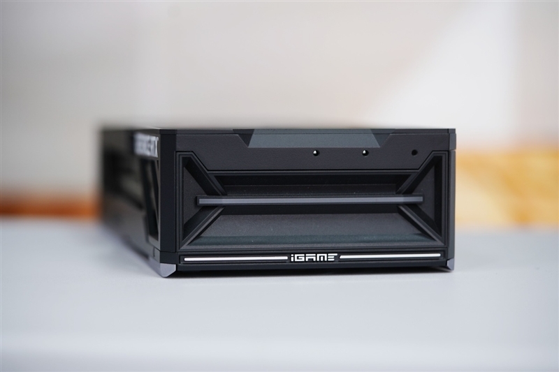 七彩虹iGame RTX 5070 Ti Vulcan OC显卡评测:一键提速降温、磁吸组件玩法多样