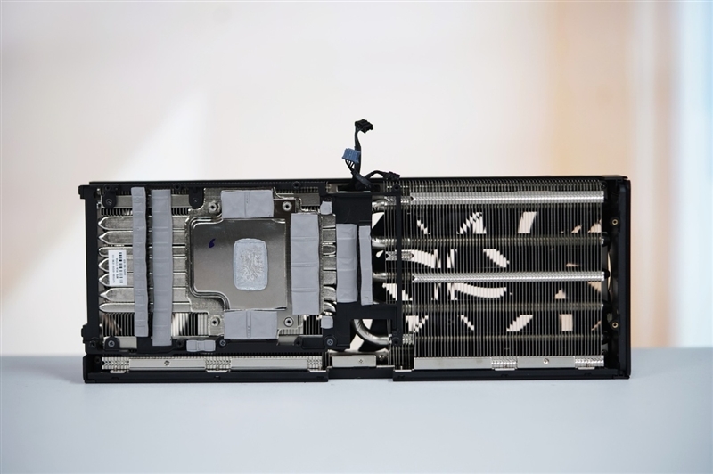 耕升RTX 5070 Ti炫光·超OC显卡评测:外形紧凑 性能不打折