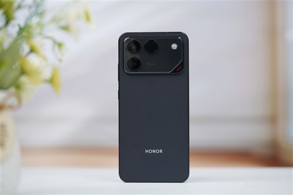 10000mAh巨无霸电池仅2599元起!荣耀WIN RT图赏