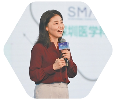 颜宁在作演讲。 影像中国
