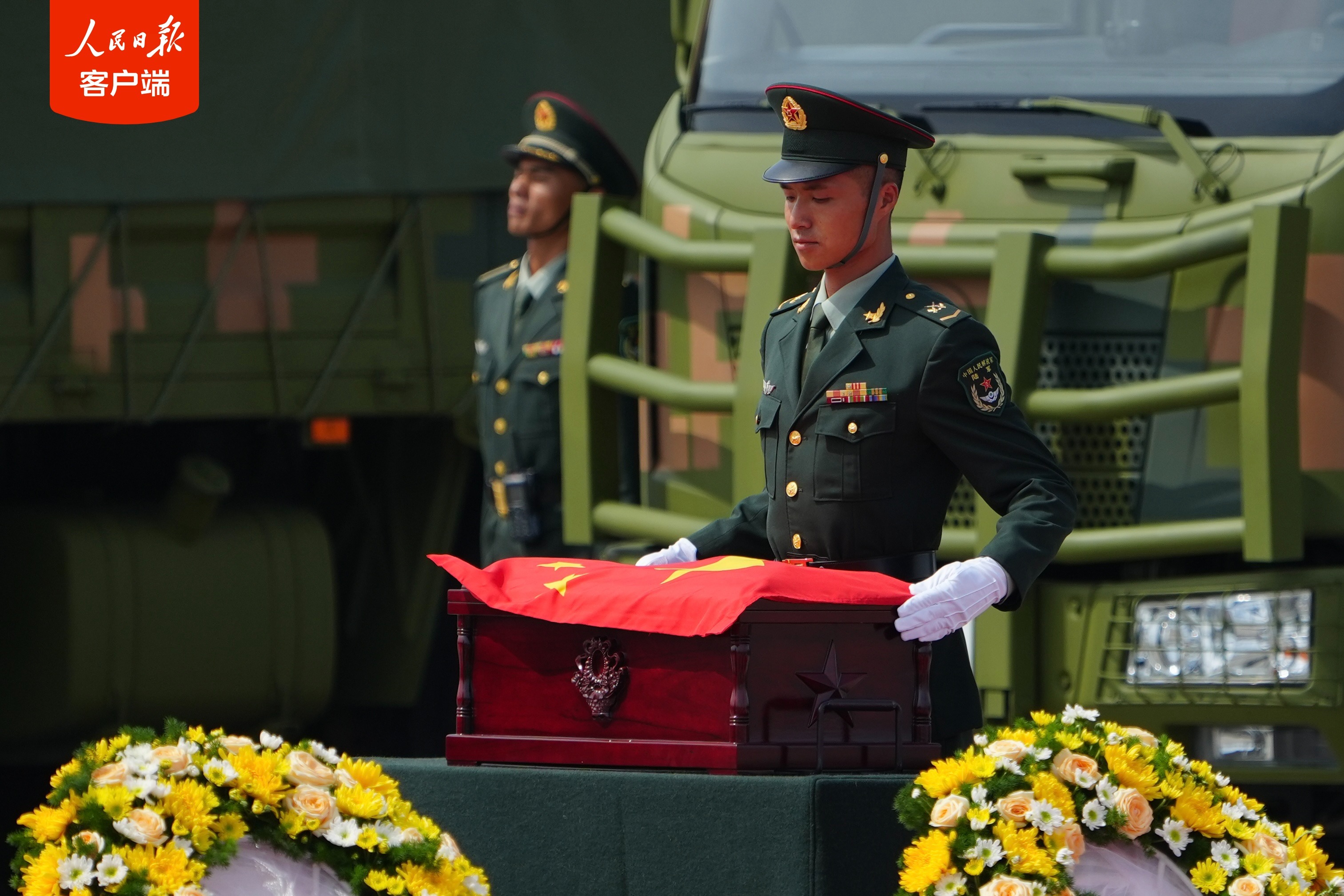 英雄回家!这十个细节,太戳了