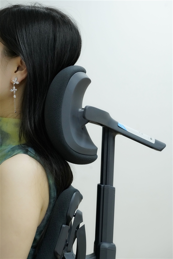 全球首款动态人体工学椅!清闲Libernovo图赏