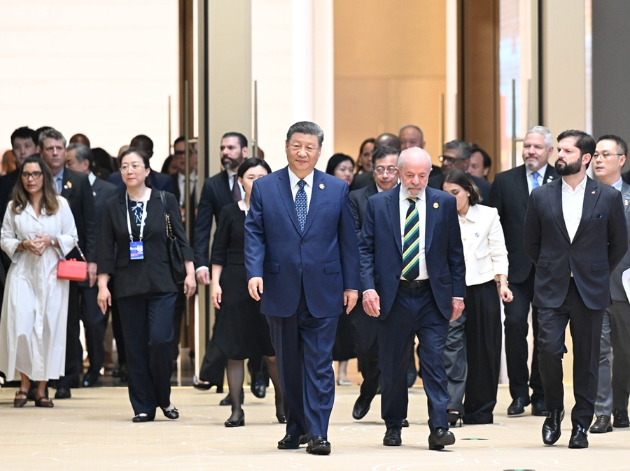 5月13日上午，国家主席习近平在北京国家会议中心出席中国－拉美和加勒比国家共同体论坛第四届部长级会议开幕式并发表主旨讲话。这是习近平同与会嘉宾出席开幕式。