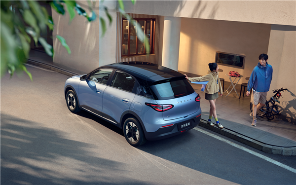 单月狂卖超3万辆 吉利星愿全新配色车型上市:限时6.88万起