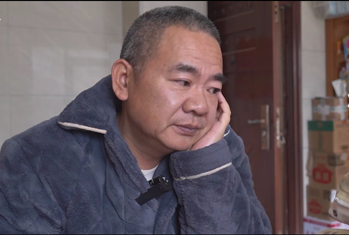 谭赞兵因患尿毒症曾做换肾手术。澎湃新闻记者 柳婧文 图