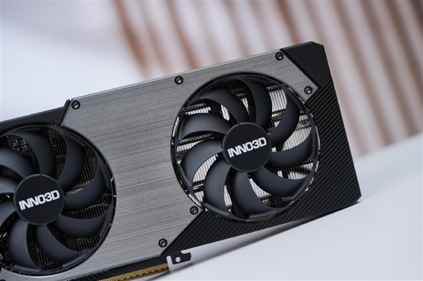 小巧双槽!映众RTX 5060 Ti曜夜16GB显卡图赏