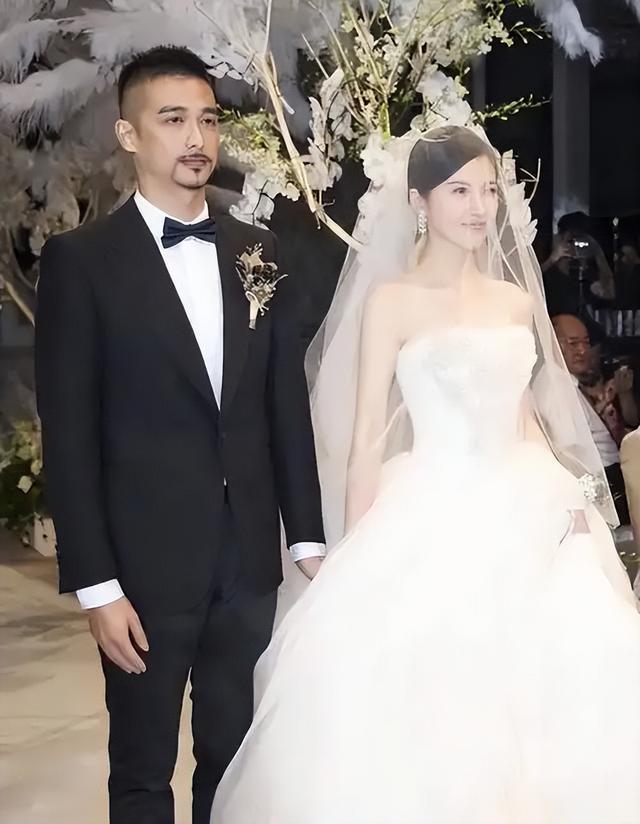 原来他俩是夫妻!巅峰时期传出喜讯,结婚恩爱9年零绯闻