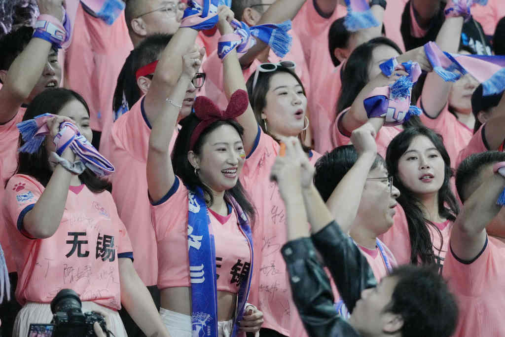 许多球迷都在苏超现场留下了美好回忆。