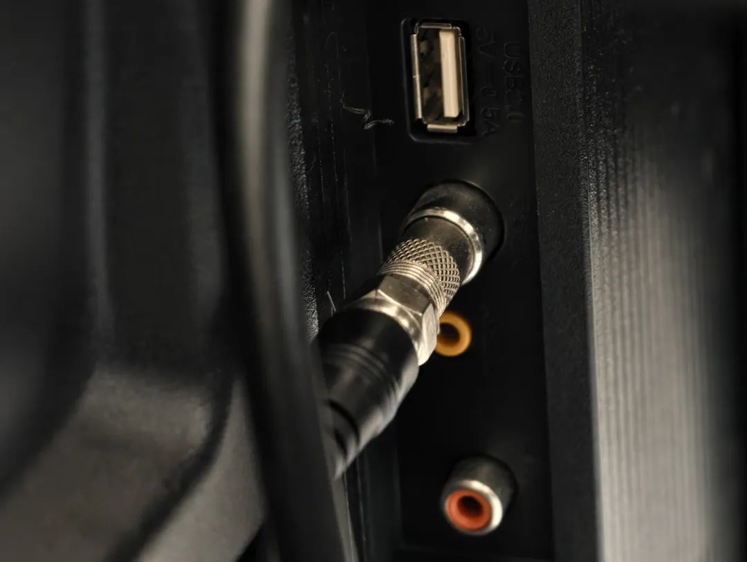 给电视插根铁丝就能白嫖电视台?这招竟然真的有用