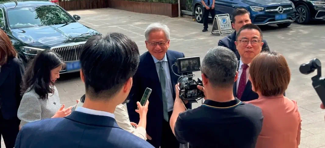 ▲黄仁勋「紧急来华」。图片来源:玉渊潭天。