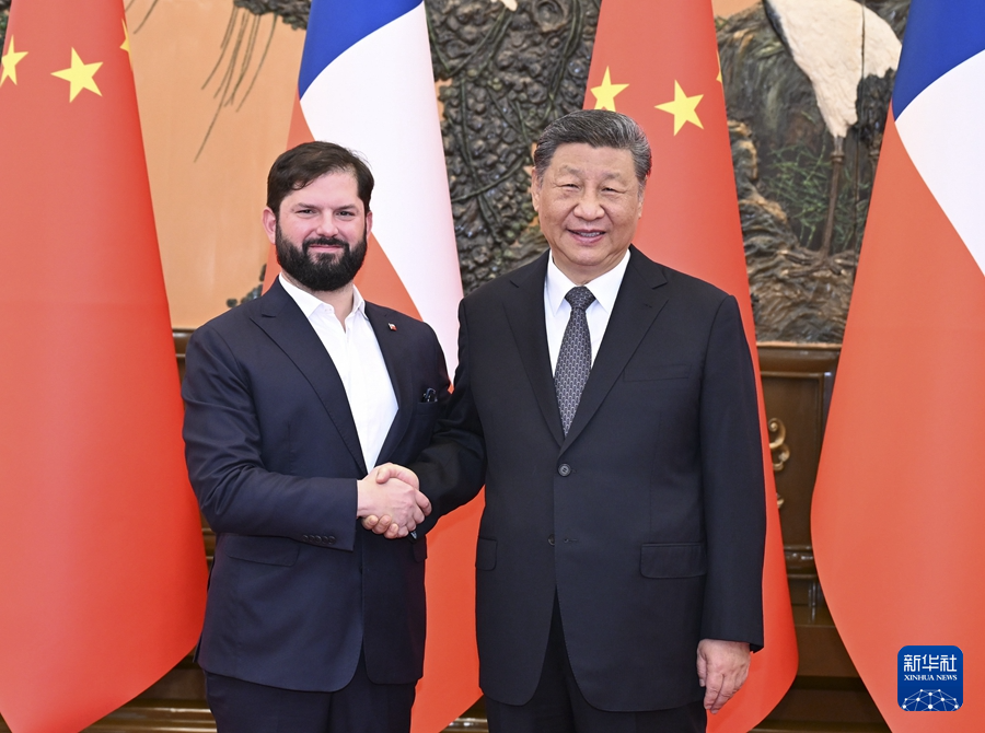 5月14日上午，国家主席习近平在北京人民大会堂会见来华出席中拉论坛第四届部长级会议的智利总统博里奇。