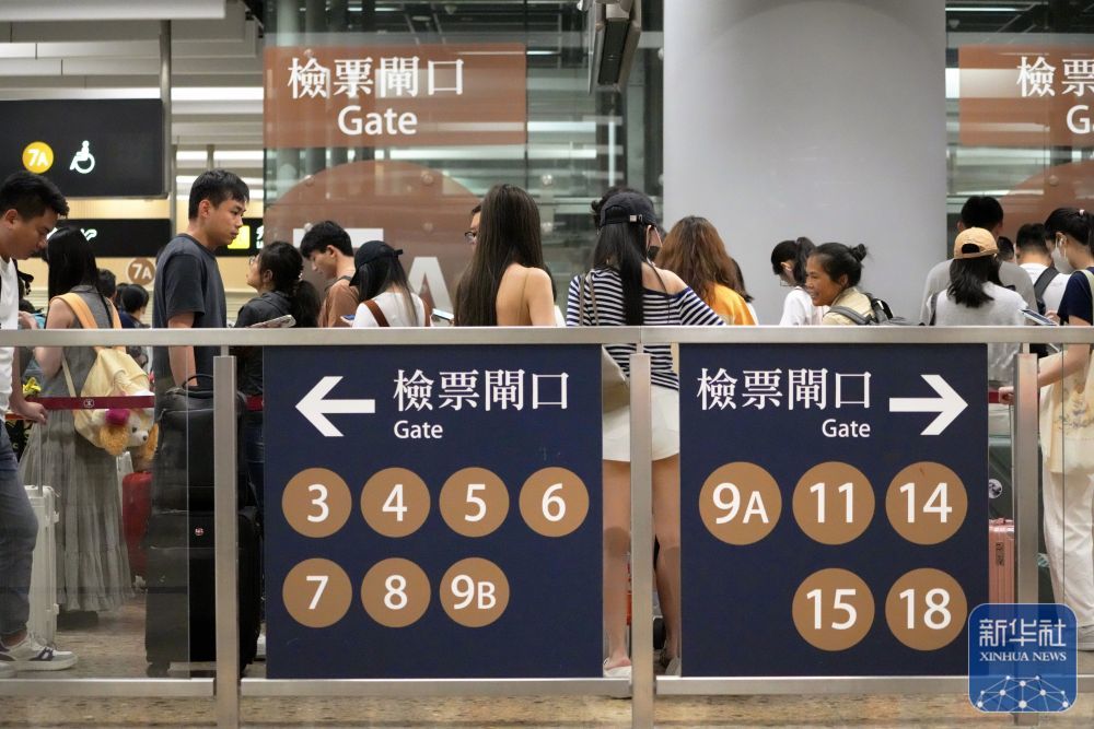 ↑旅客在香港西九龙站出行（2025年9月25日摄）。新华社记者 邢广利 摄