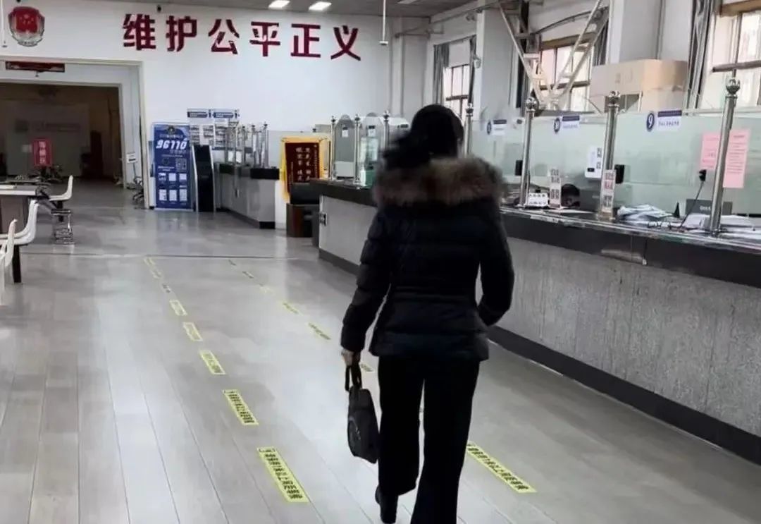 拿到工伤认定书后,崔丽丽去申请劳动仲裁以争取工伤待遇