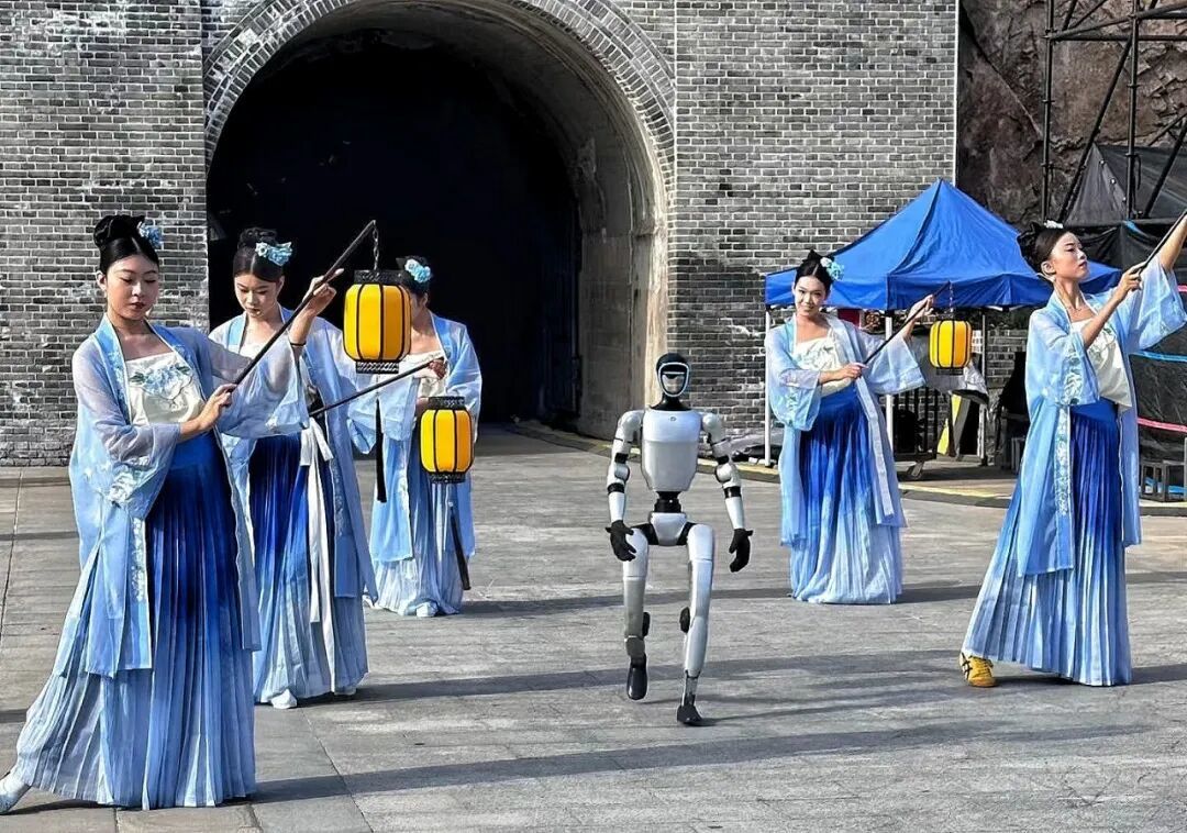 图 | 阿猛的机器人在西安长城文化节演出