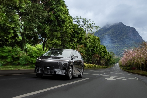 全系后轮转向最灵活的MPV 新款小鹏X9开卖:39.98万起