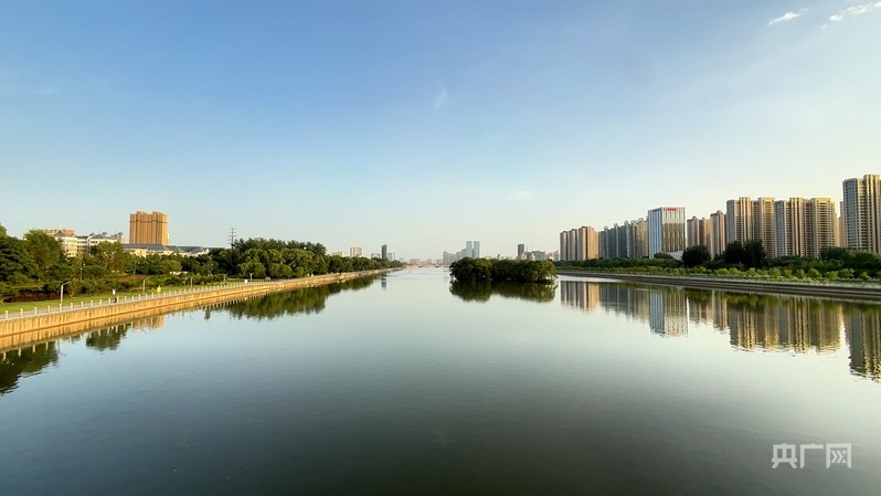 汾河景区两岸犹如绿色长廊（央广网记者 张晋鹏 摄)