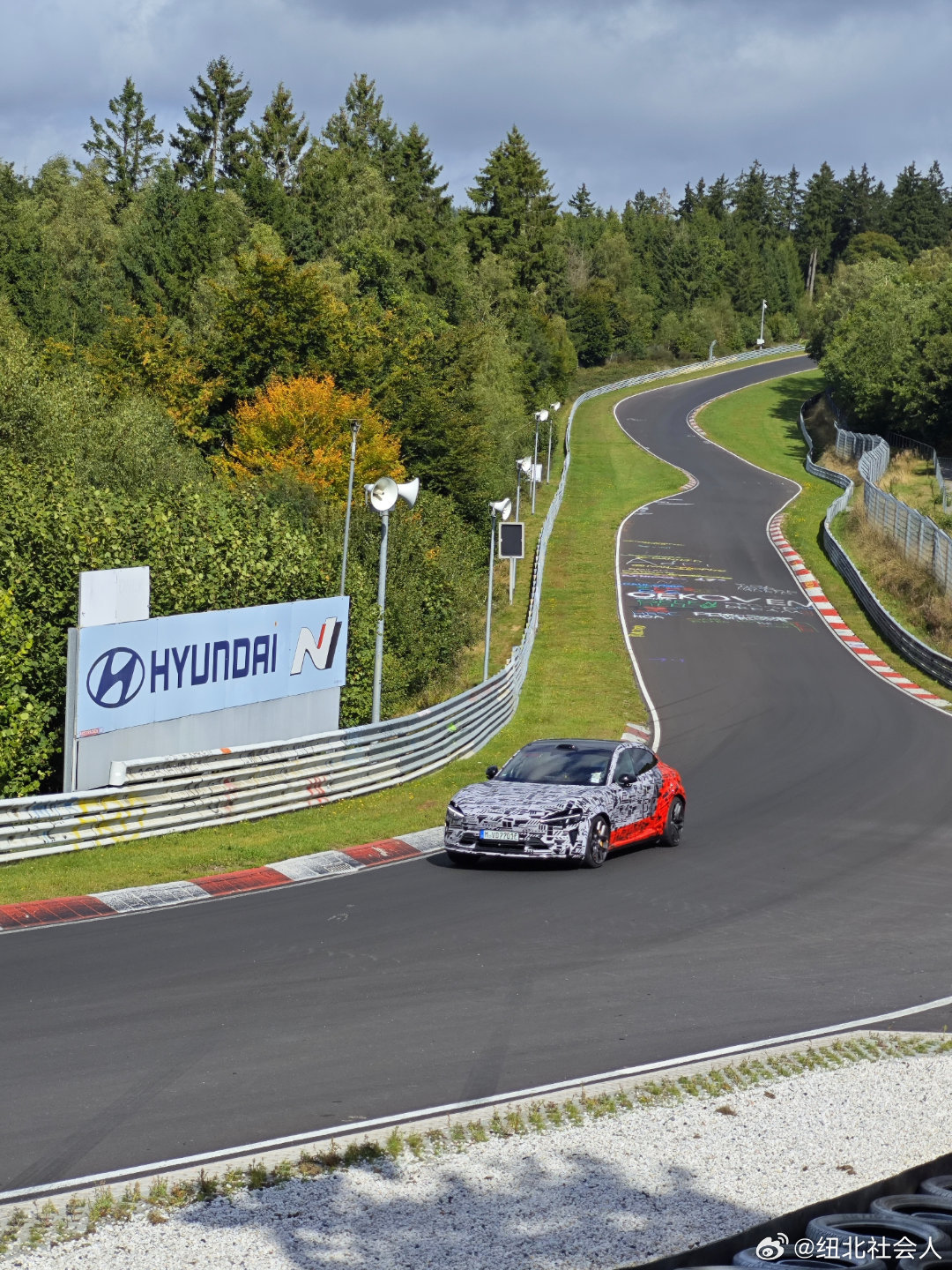 小米伪装车现身纽北赛道,有望为YU7衍生车型