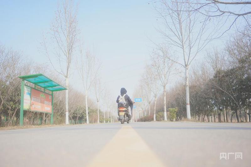 河南省许昌市建安区的乡村道路（央广网记者 张羲轮 摄）