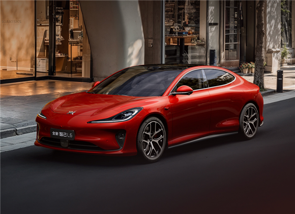 智己L6全系标配灵蜥爆胎稳定系统!四轮爆、弯道爆、高速爆都稳如泰山