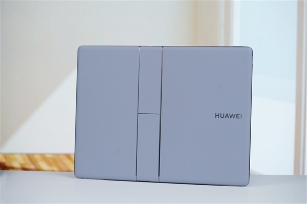华为首款鸿蒙折叠屏电脑!MateBook Fold非凡大师图赏