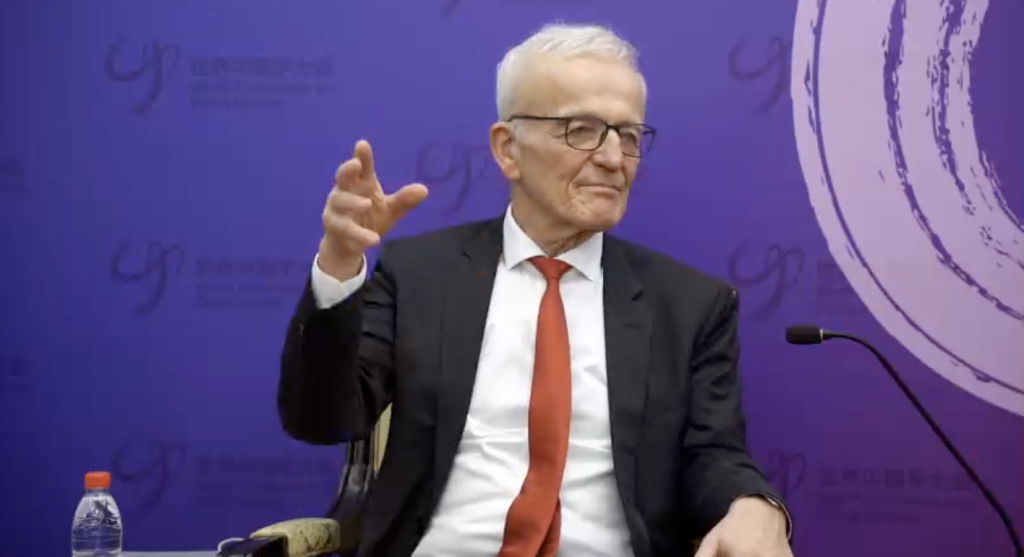 德国东亚文学与文化教授、欧亚文化系统研究所所长、国际儒学联合会副会长施寒微(Helwig Schmidt-Glintzer)