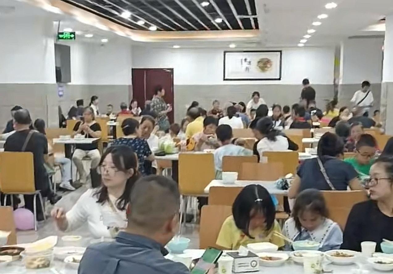 ▲荣昌区政府机关食堂对外开放 图据网友