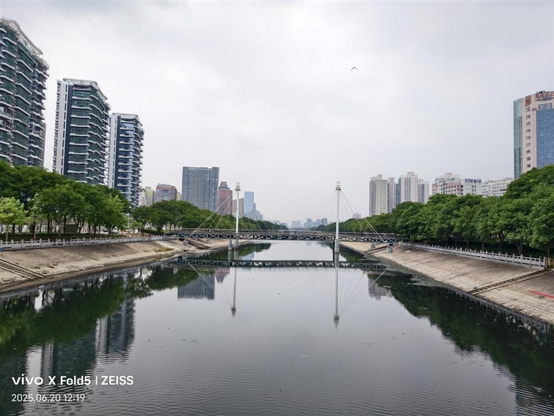 217克全球最轻折叠屏!vivo X Fold5全面评测:苹果双机党的全能搭子